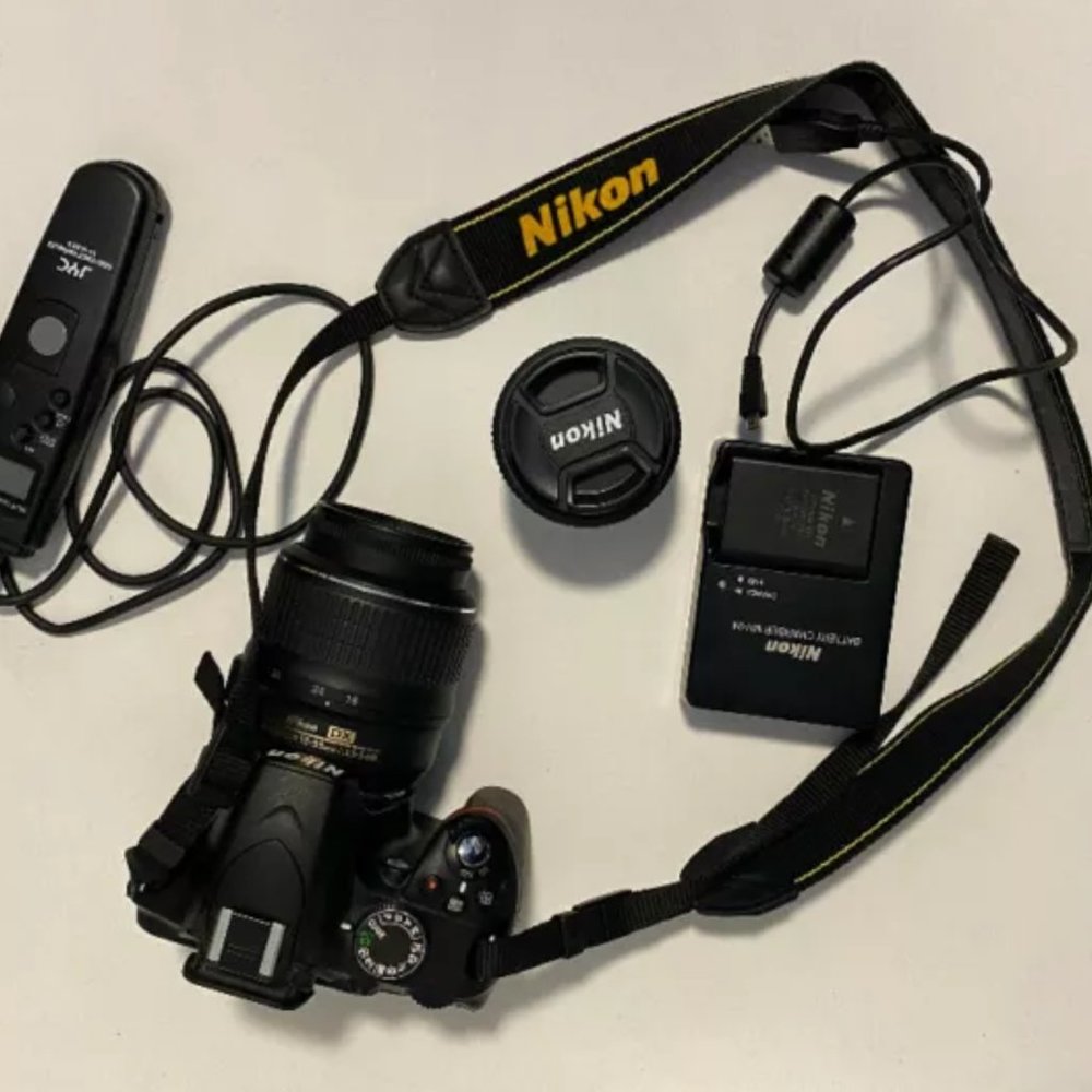 Nikon DSLR Camera D3200 Bundle With Two Lens, Timelapse Remote and More - Picture 3 of 12